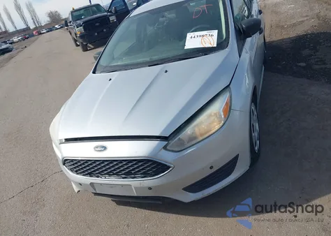 2016 Ford Focus S z USA, uszkodzony, nr VIN 1FADP3E22GL366081